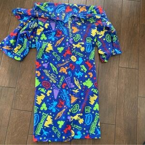 Disney Parks Fleece Throw Blanket with Sleeves 44" x 60"